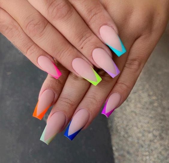 manicure frances con punta de colores neones