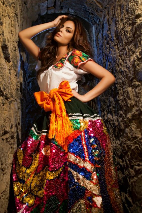 Look para fiesta mexicana: Más de 30 Outfits mexicanos modernos para ti