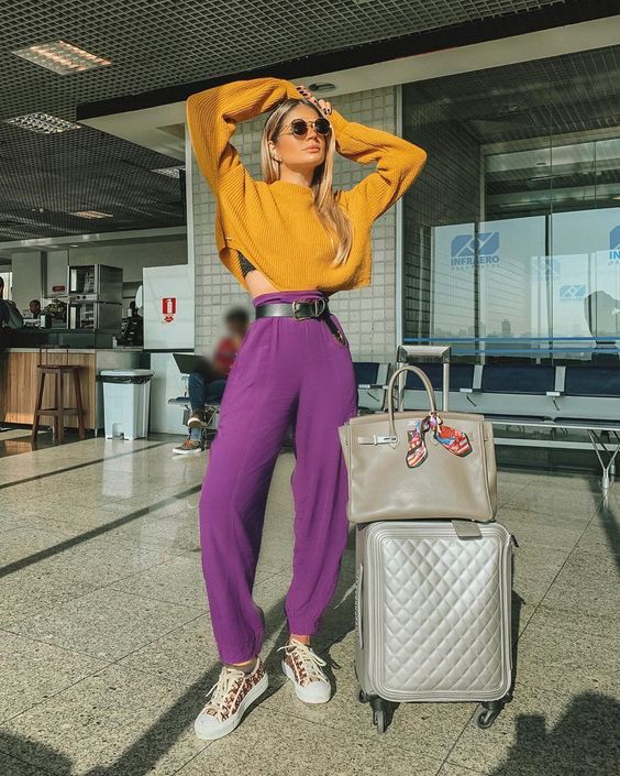 outfit para aeropuerto mujer