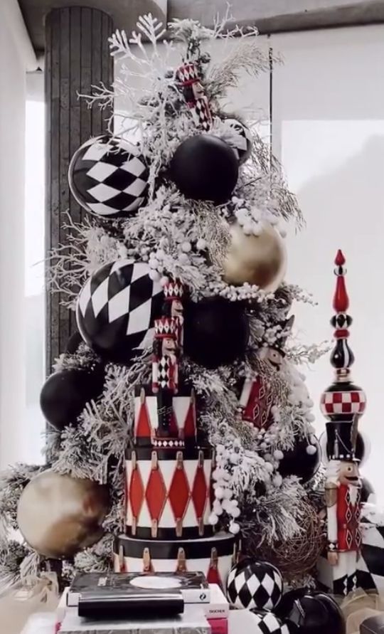árbol de navidad en negro