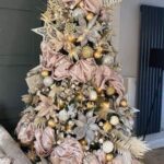 30 Ideas para decorar un árbol de navidad rosa que te ¡Encantarán!