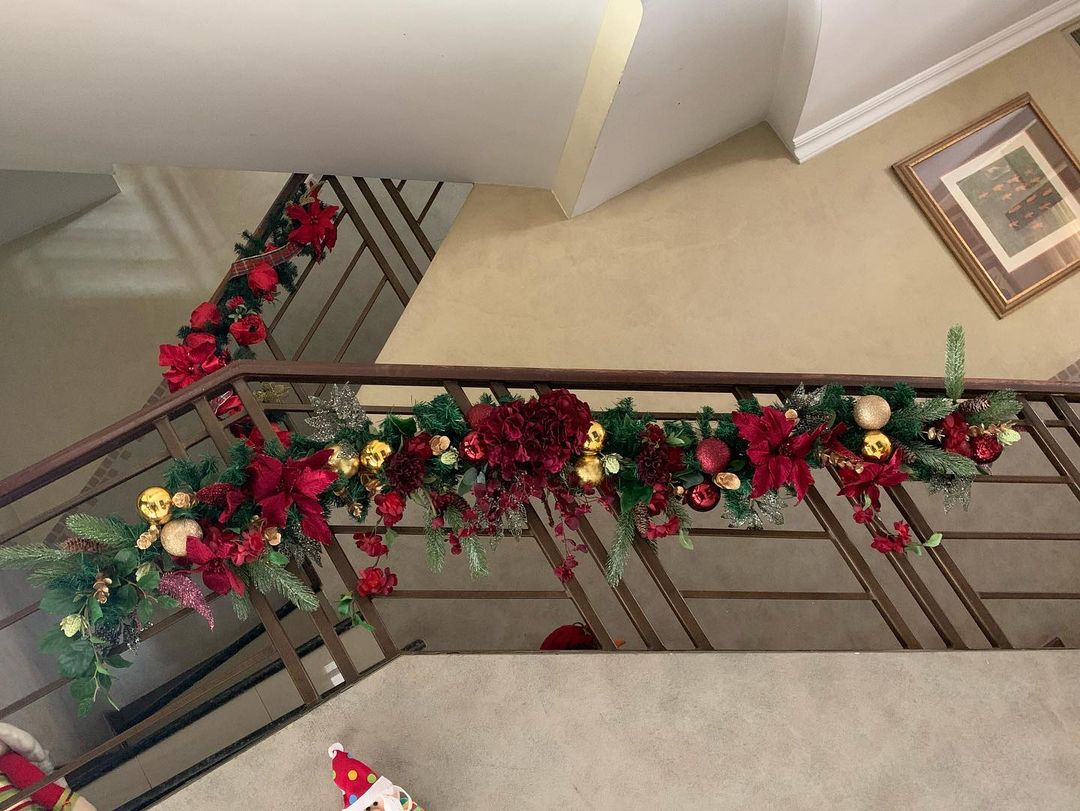 decoracion escaleras en navidad