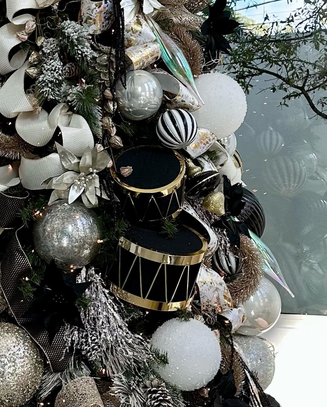 pino de navidad blanco con negro