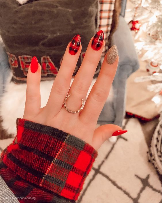 red nails navideñas