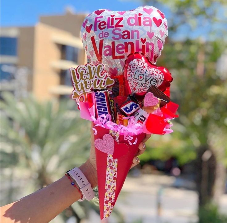 16 Ramos con dulces para los que ya no se conforman con ¡Flores!