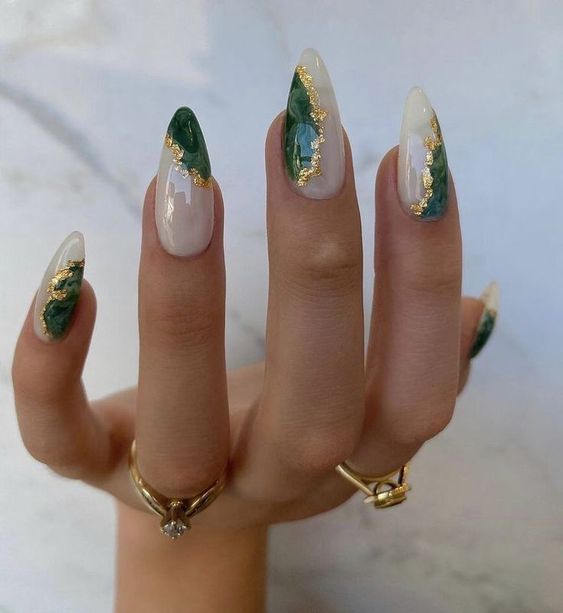 diseños de uñas en color verde