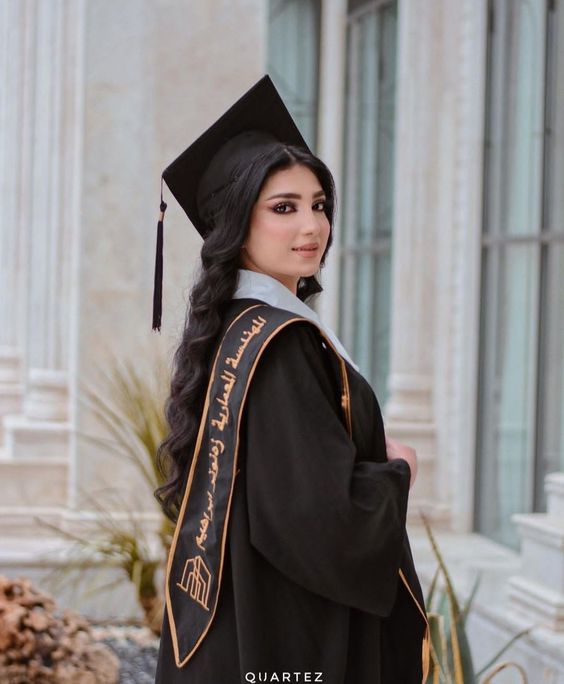 maquillaje para graduación con toga