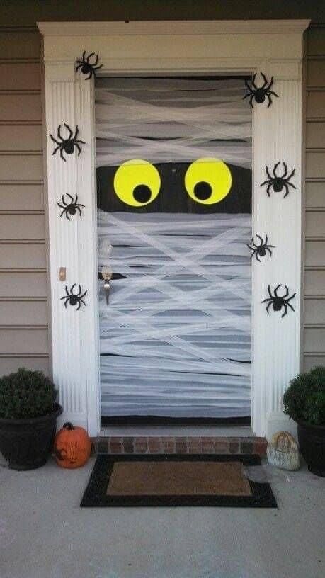 Decoración Halloween puerta de casa