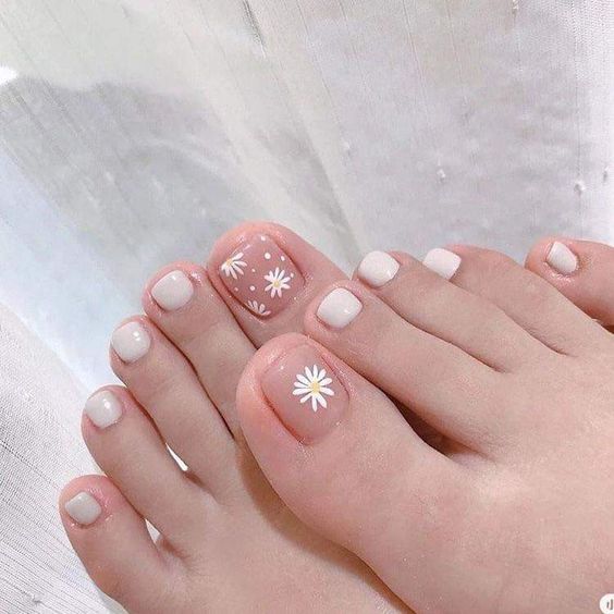 Uñas de pies bonitas y sencillas