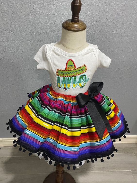 Outfits estilo mexicano para niñas